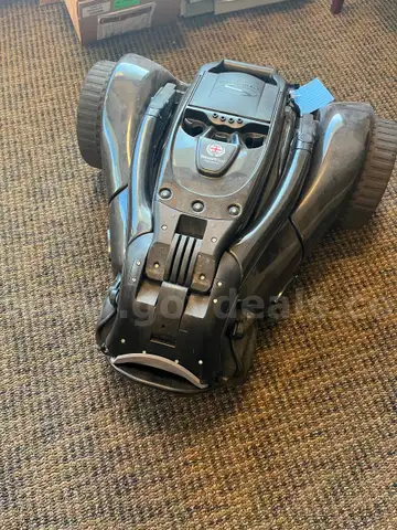 Stewart Golf Follow Me Golf Cart