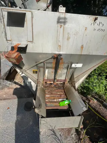 Swenson salt box and spreader