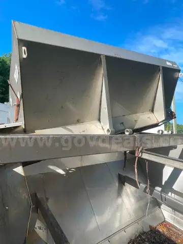 Henderson salt box and spreader