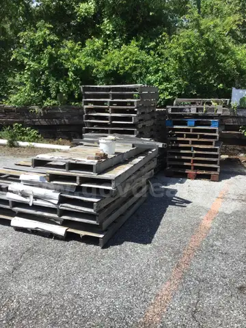 Pallets of various sizes