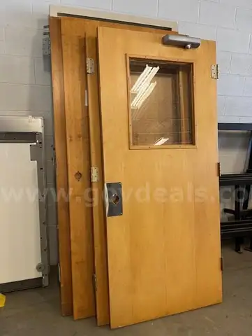 4 wooden doors &#x26; 1 door frame