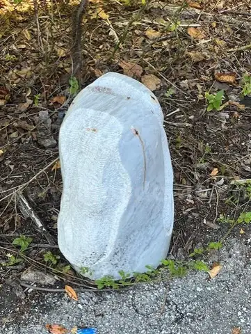 1 marble sculpture