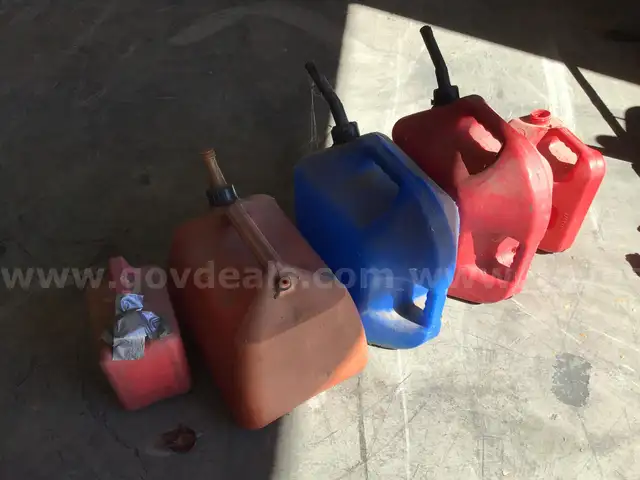 5 gas cans