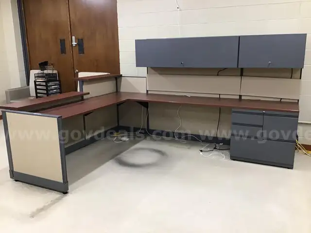 1 "L" shape reception desk (1)