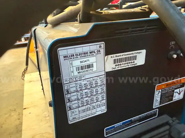 Miller XMT 304 CC/CV DC Inverter Arc Welder