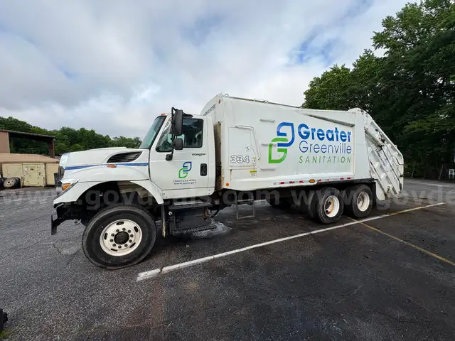 2011 International 7400 Garbage Truck