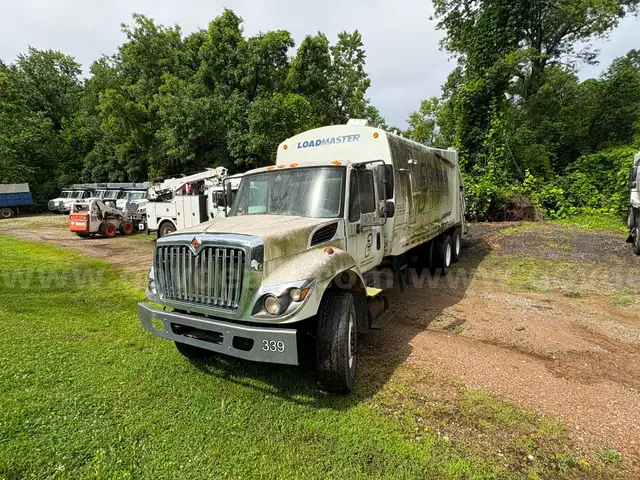 2013 International 7400 Garbage Truck