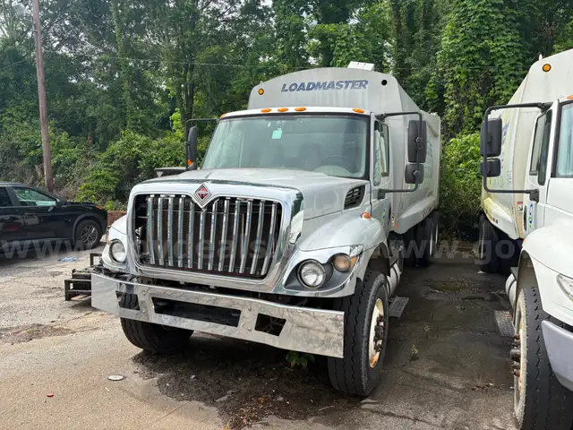 2015 International 7400 Garbage Truck