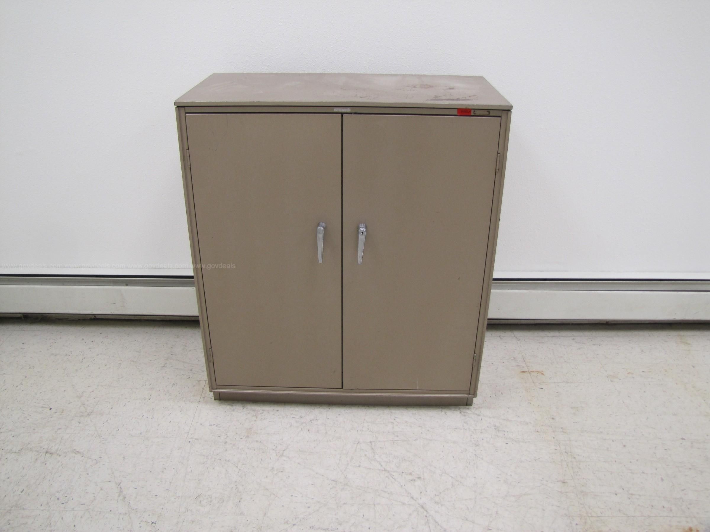 Two Door Metal Cabinet GovDeals   9842 5035 1 