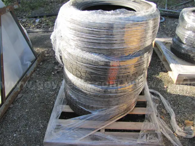 Set of Cooper tires