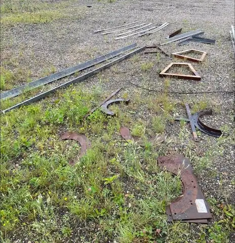 Assorted metal pieces