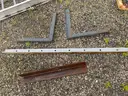 Assorted metal pieces