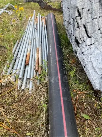 Assorted pile of pipes