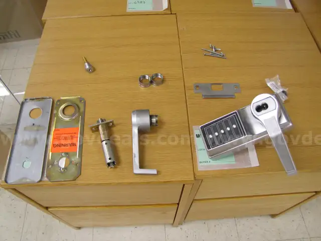 Simplex door handle