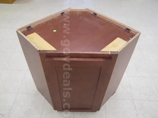 Kitchen cabinet