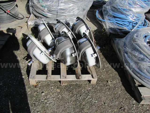 Pallet of sinks