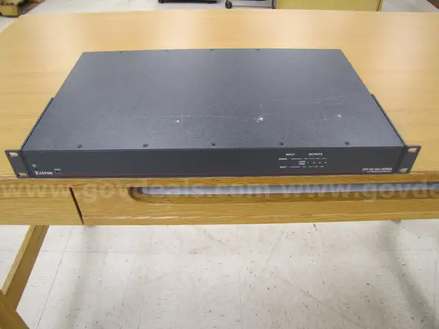 4 &#x26; 8 output DTP distribution amplifier