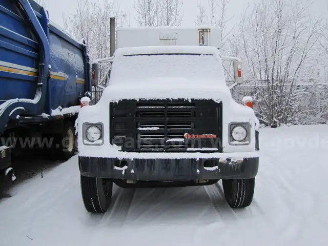 1989 International F-1954 Garbage Truck