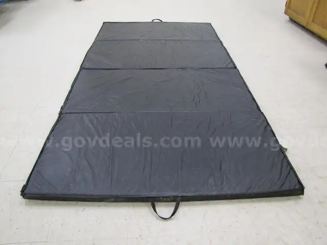 Collapsable tumbler mat