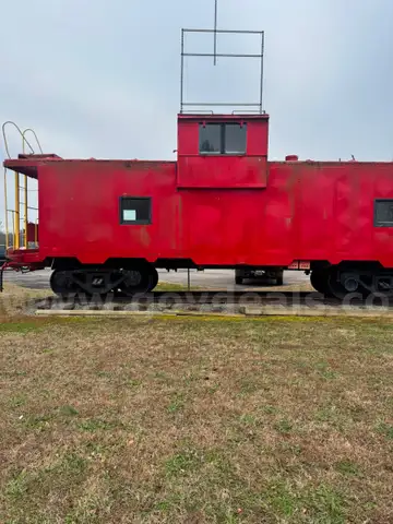 32&#x27; x 8&#x27; Steel Caboose including the tracks