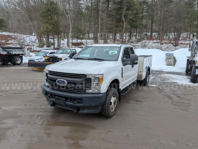 2017 Ford F-350 SD with Reading Body and Plow Frame