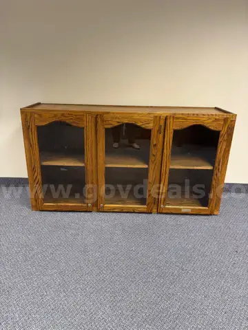 Wall Mount Locking Cabinet (Solid Oak)