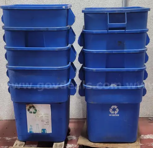 28 Gallon Rubbermaid Tote-Lot of 10