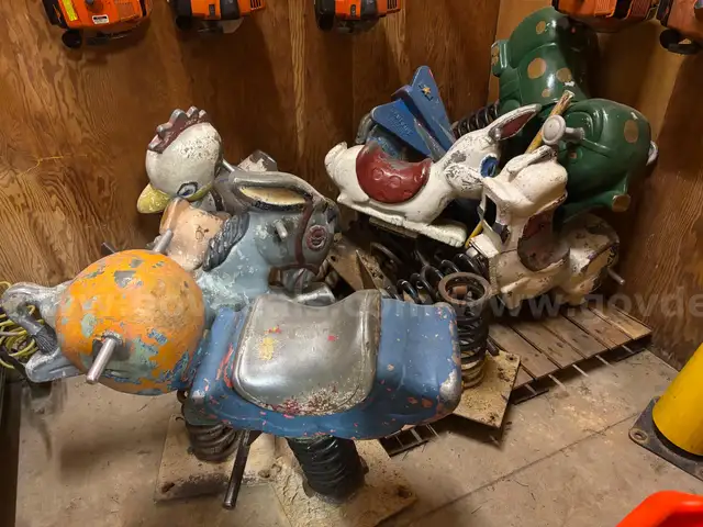 9 (Nine) Spring animals