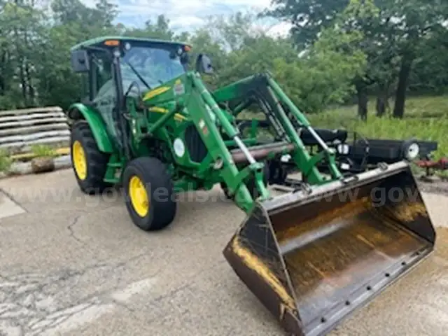 2011 John Deere 5095M Tractor