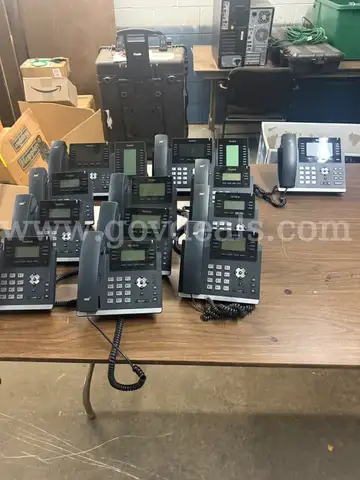 LOT of Computers &#x26; Desktop Phones