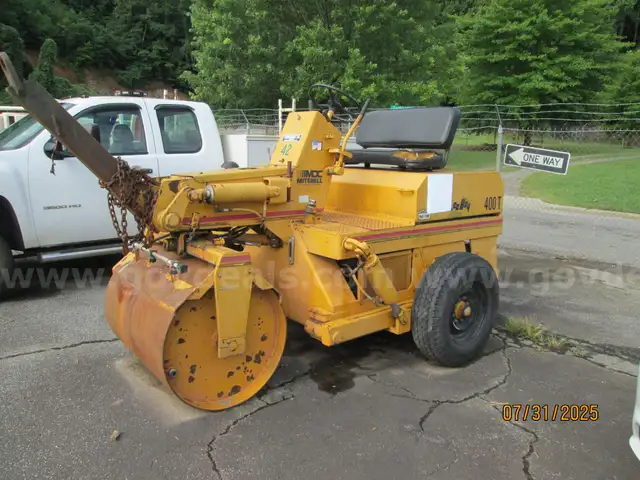 1993 Lee-Boy 400T Roller