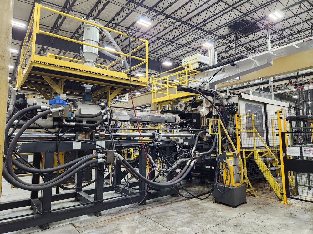 rubbermaid-make-offer-plastic-injection-blow-molding-equipment